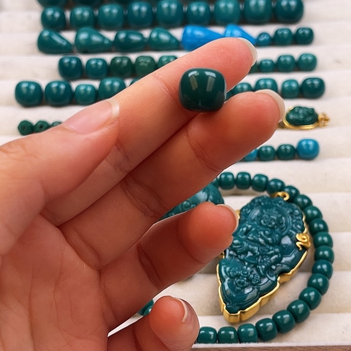 一***了绿松石未镶嵌挂件