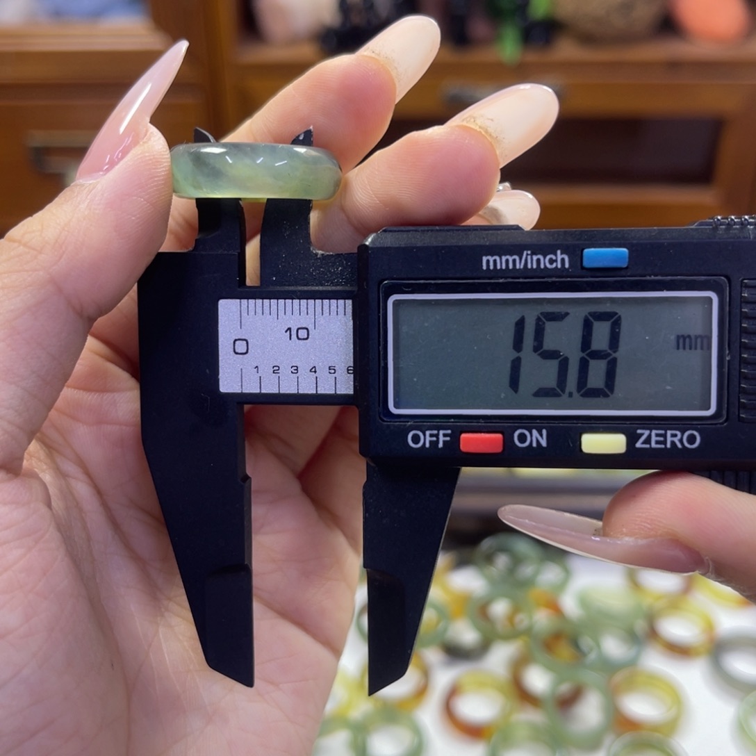 蛇纹石玉未镶嵌手镯112