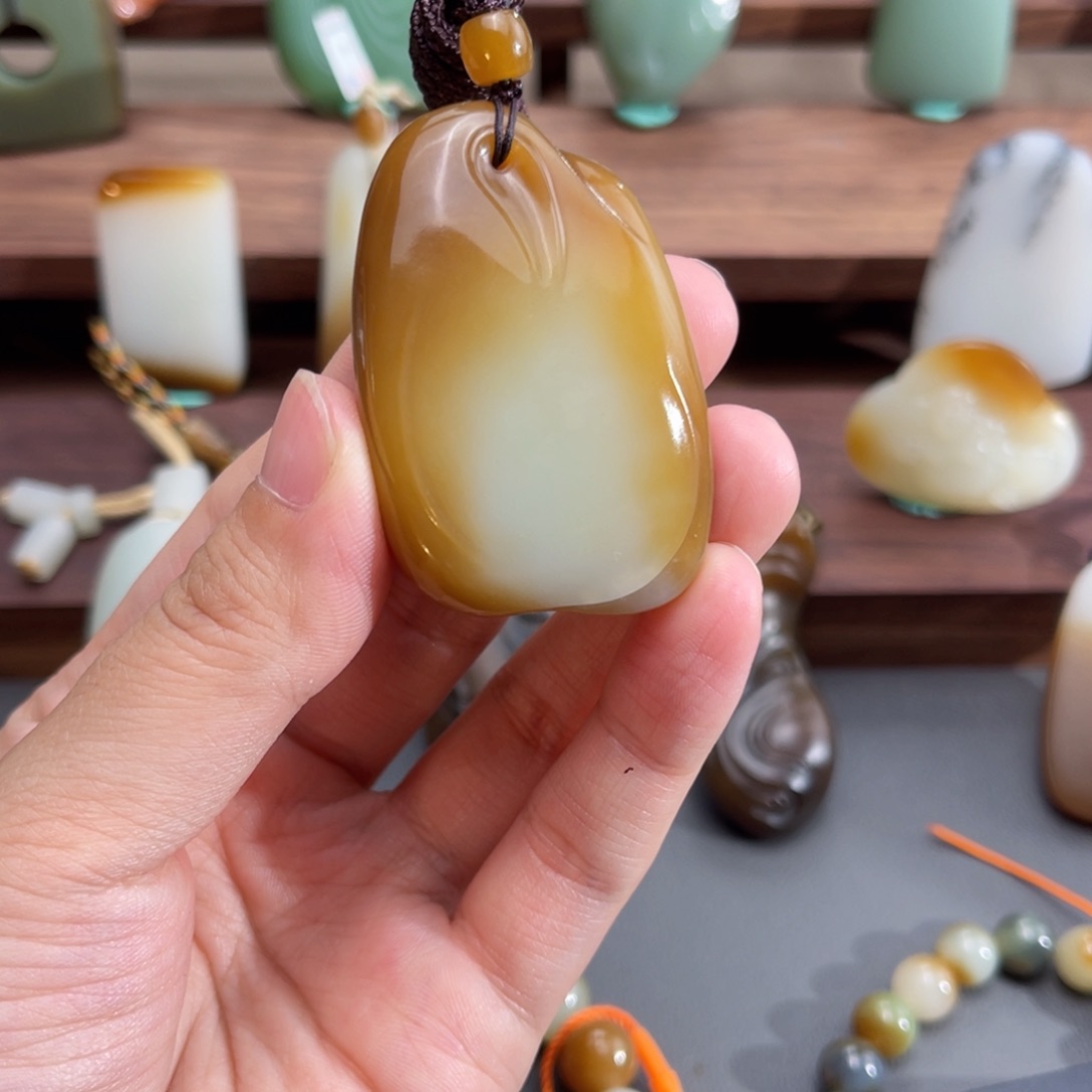 和田玉颈饰未镶嵌