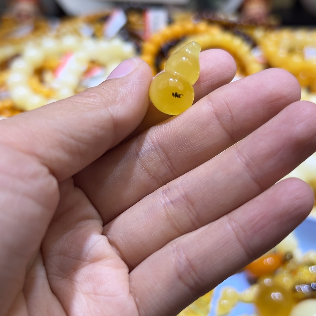 琥珀珠宝奇石未镶嵌