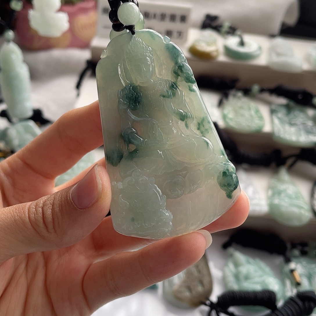 翡翠未镶嵌颈饰文殊菩萨