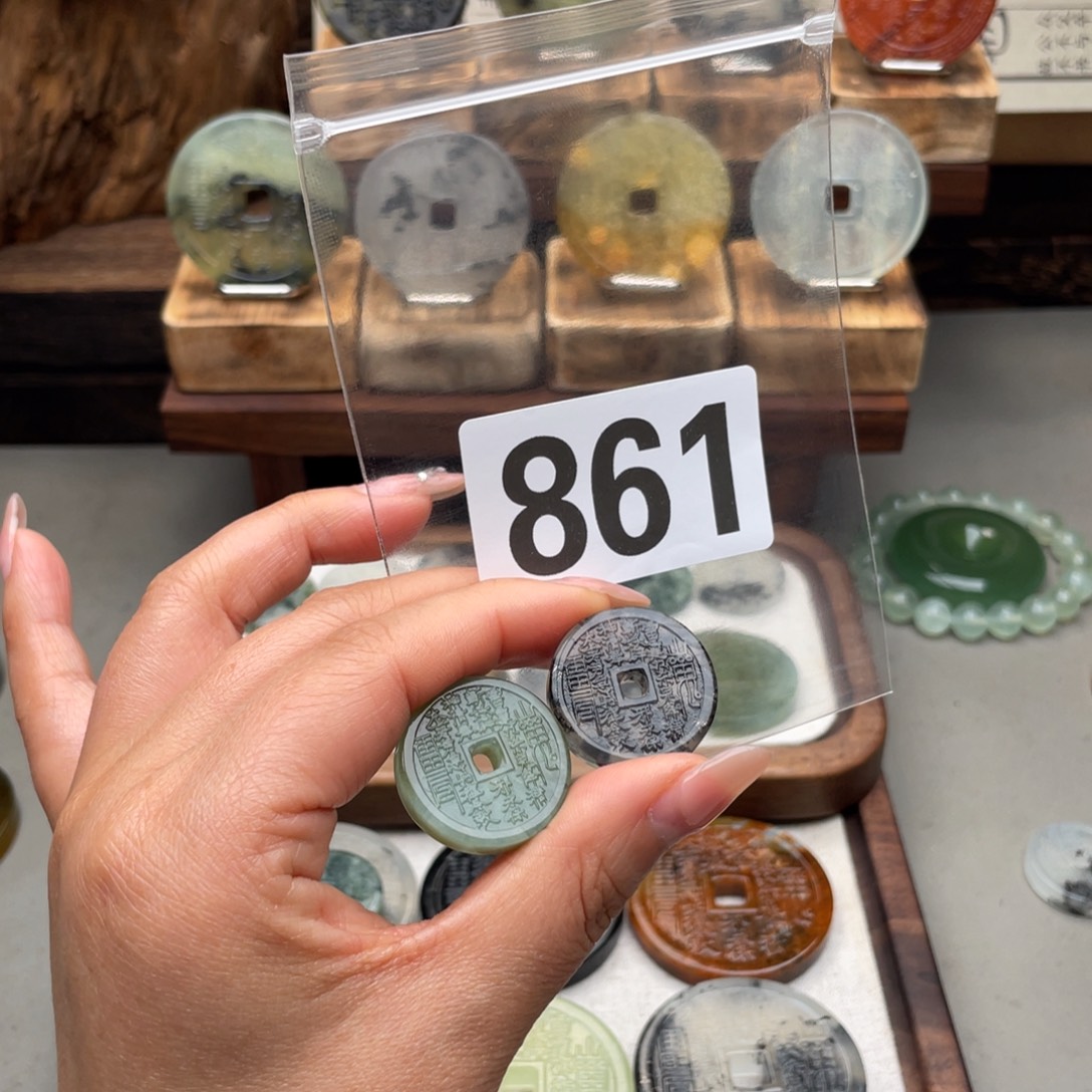 荷***宝蛇纹石玉未镶嵌颈饰