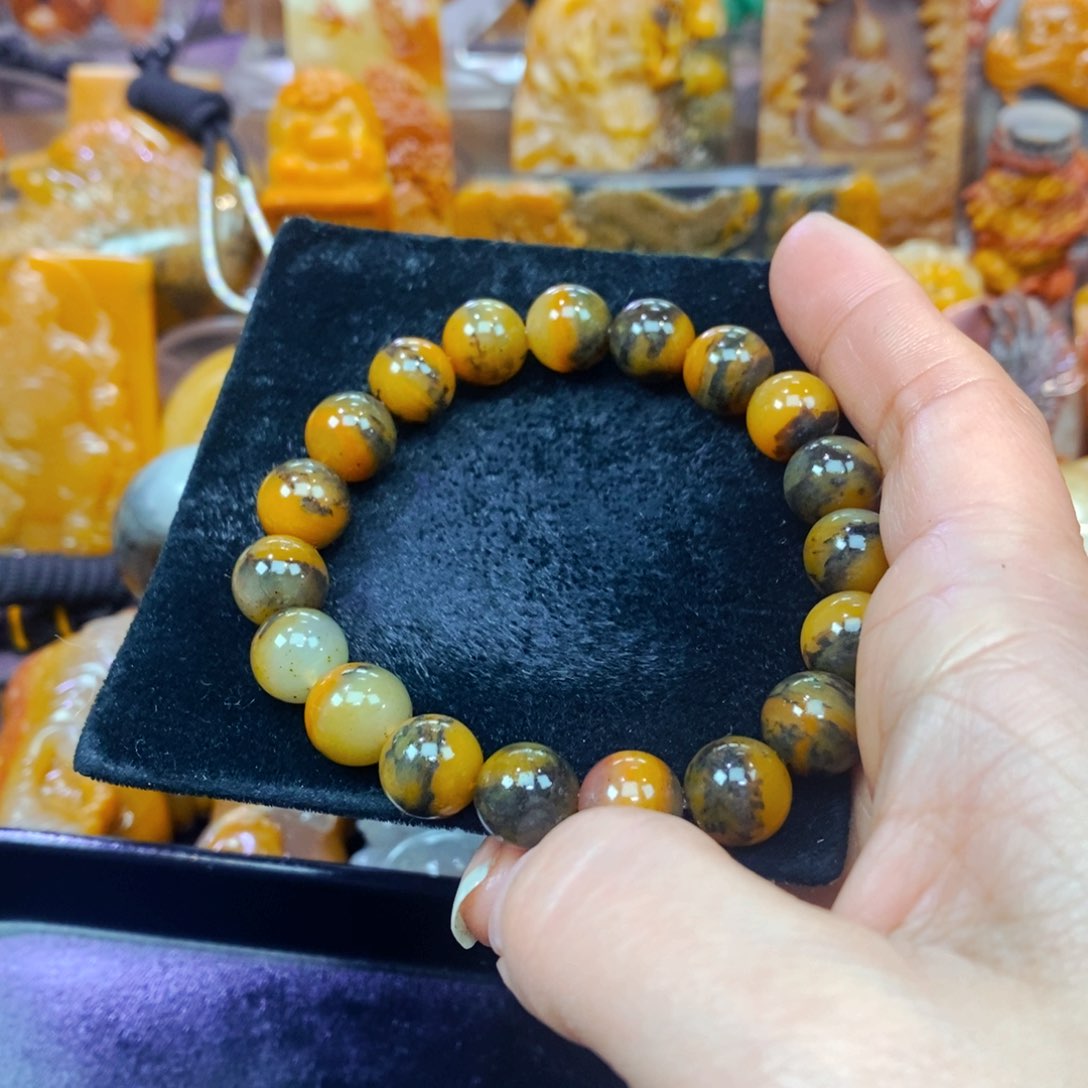 未镶嵌石英质玉（黄龙玉）颈饰