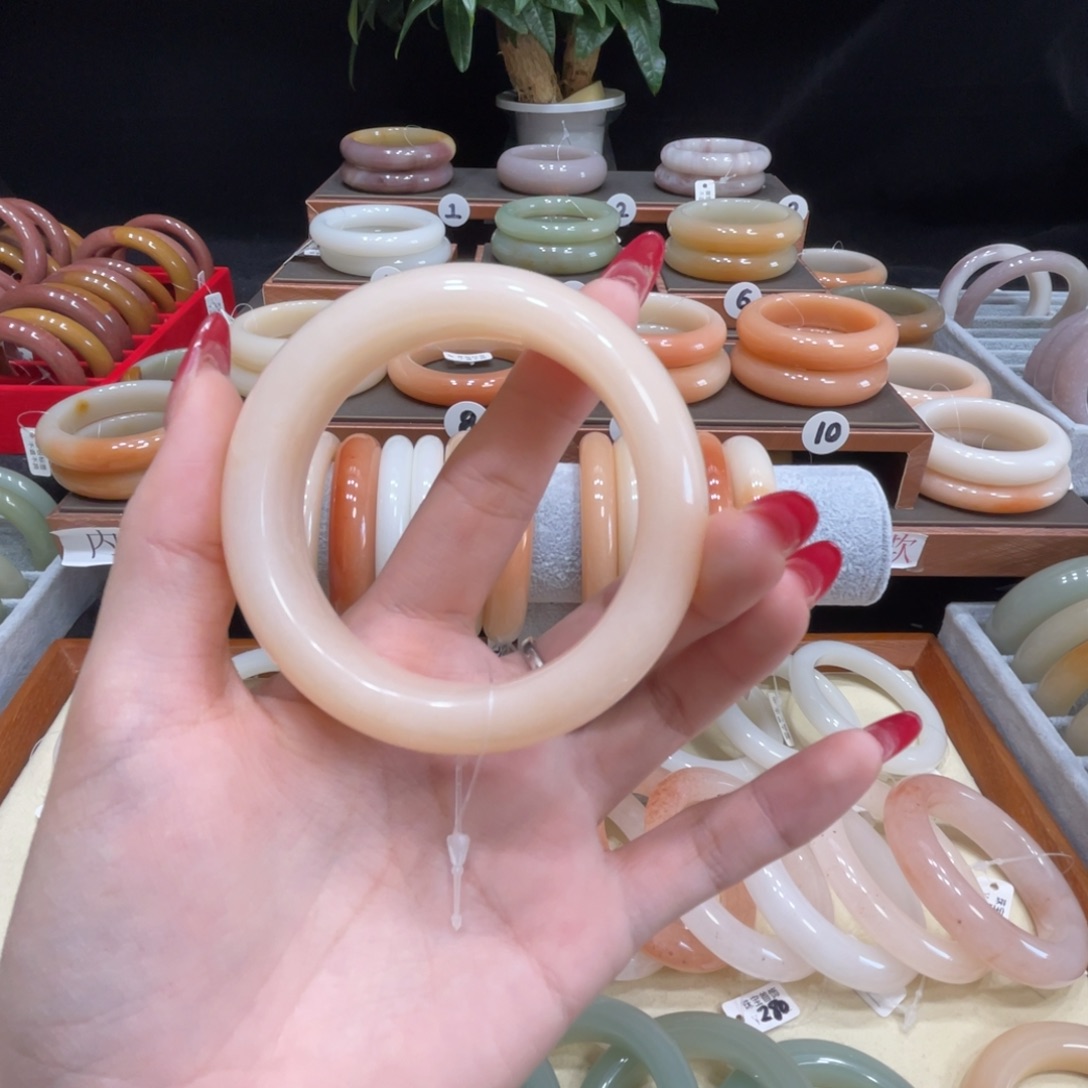 闷***）石英质玉未镶嵌手镯