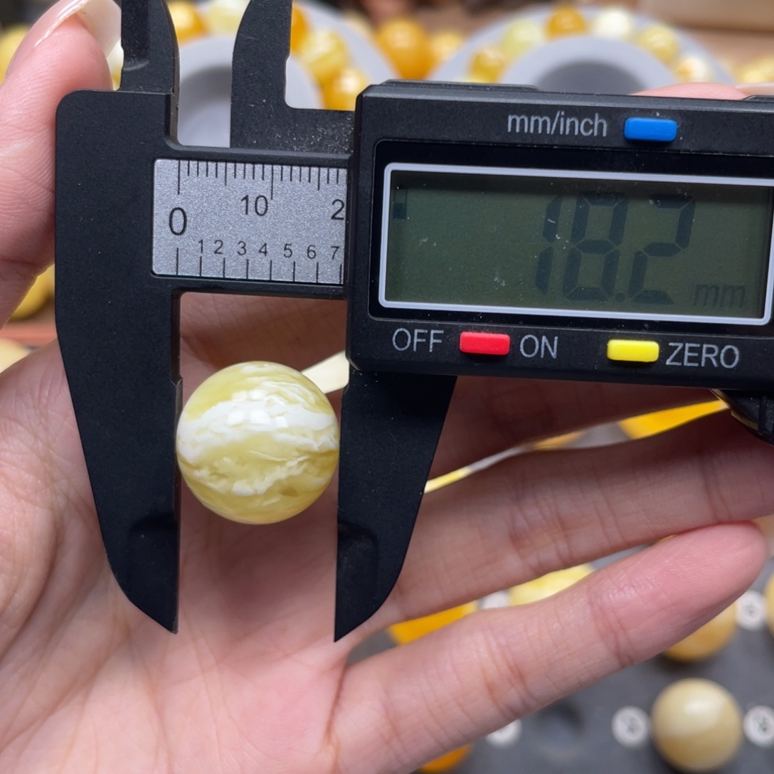 劳***山琥珀未镶嵌珠宝奇石