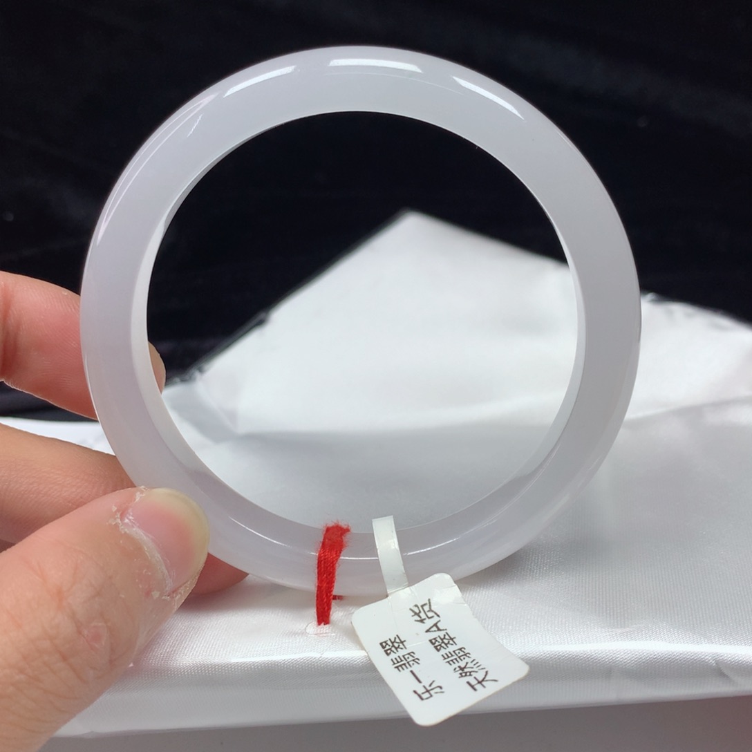 翡翠手镯（圆镯）未镶嵌58.8