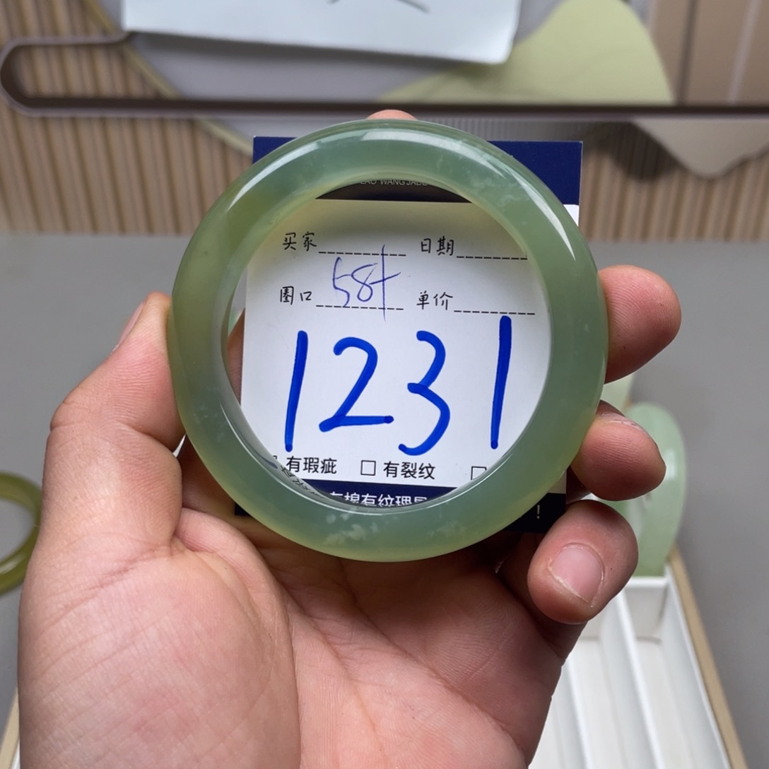 岫玉手镯手镯未镶嵌