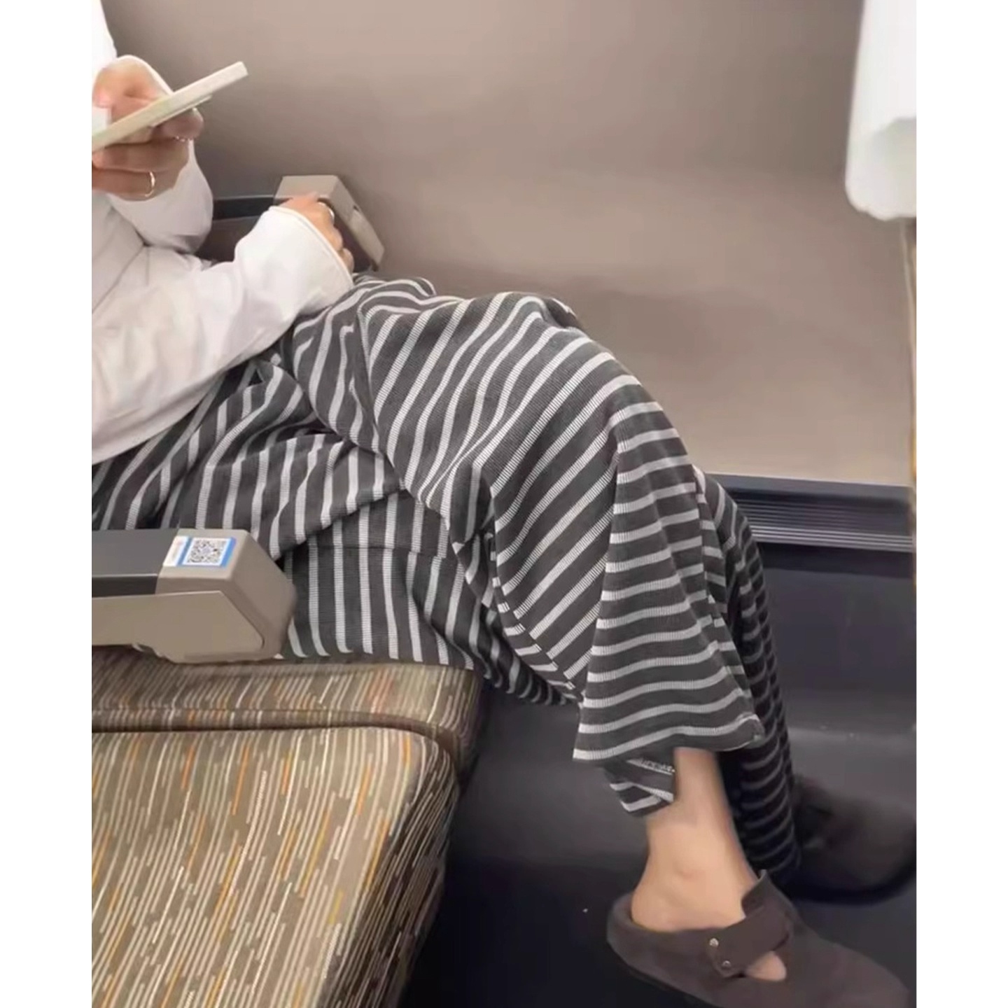 孕妇裤子2025秋季外穿条纹阔腿裤春秋装不勒肚子新款孕期打底长裤