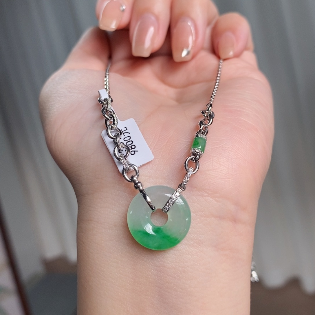 翡翠项链18K金镶嵌甜甜圈