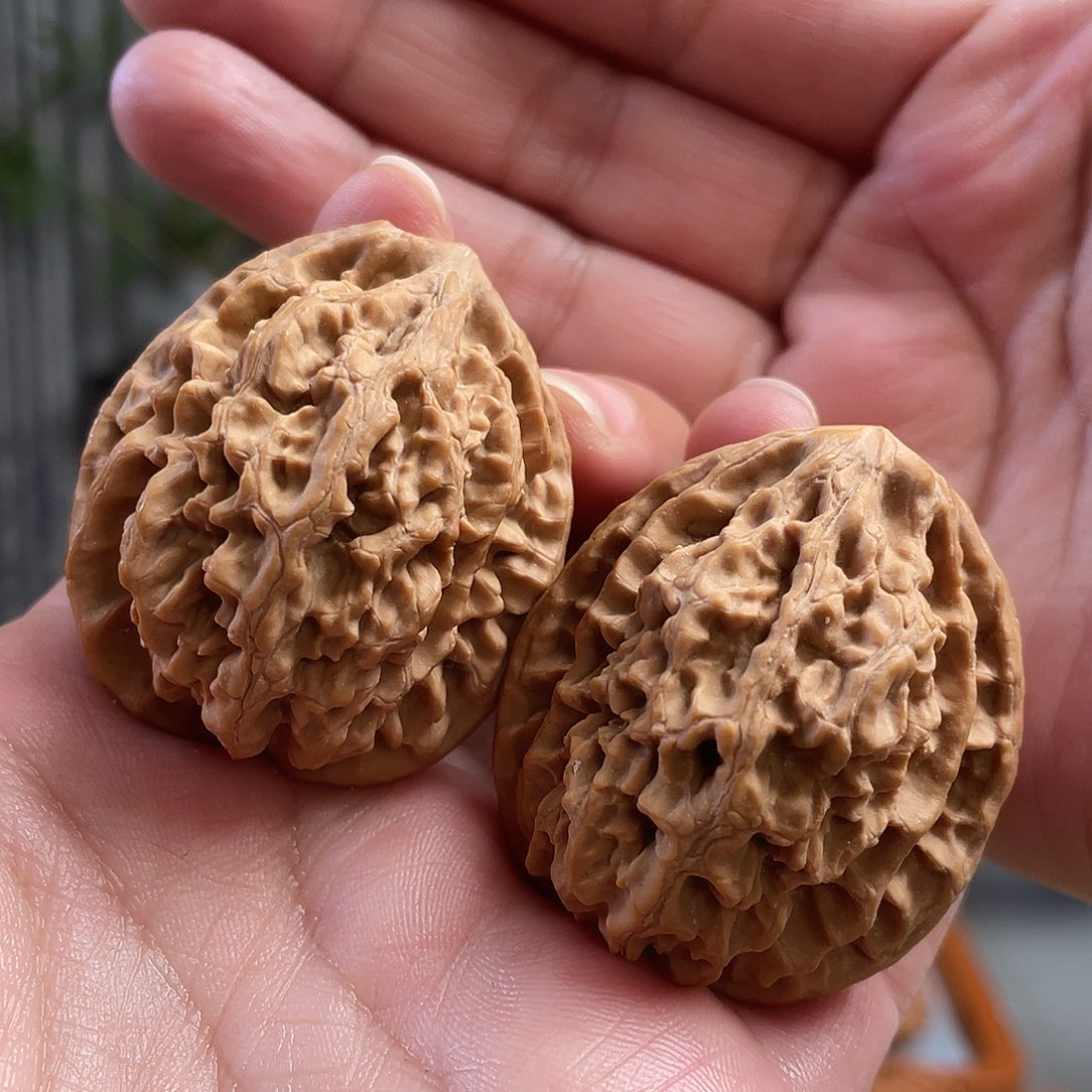 桃核把件38×38×45精修白茬十三陵鸡心CN01429