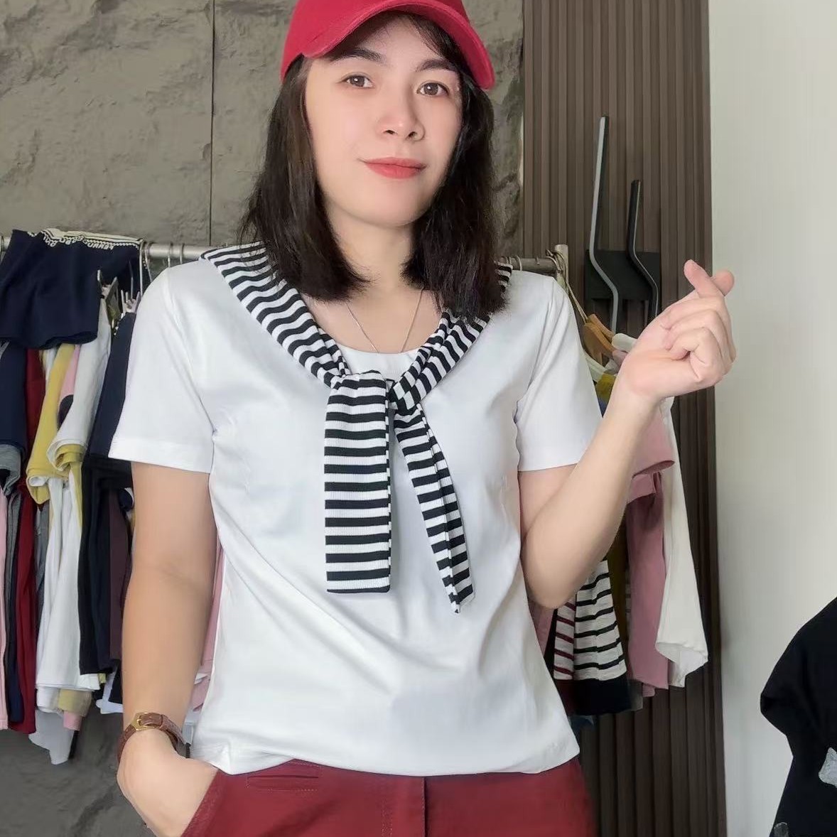 简约时尚刺绣洋气短袖T恤条纹女款夏季圆领显瘦休闲百搭上衣黑白