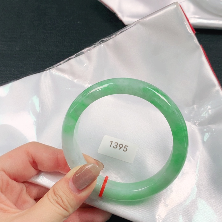 翡翠未镶嵌手镯天然翡翠手镯04