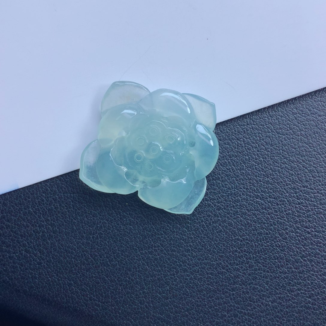 翡翠颈饰未镶嵌莲花
