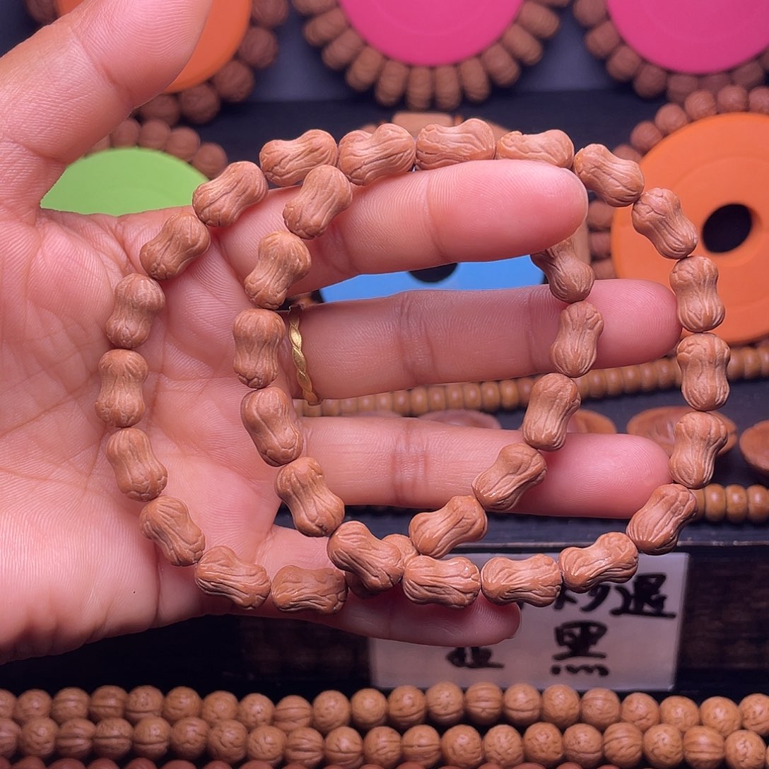 赵***赵桃核吊坠秦岭龙纹桃核小棒骨