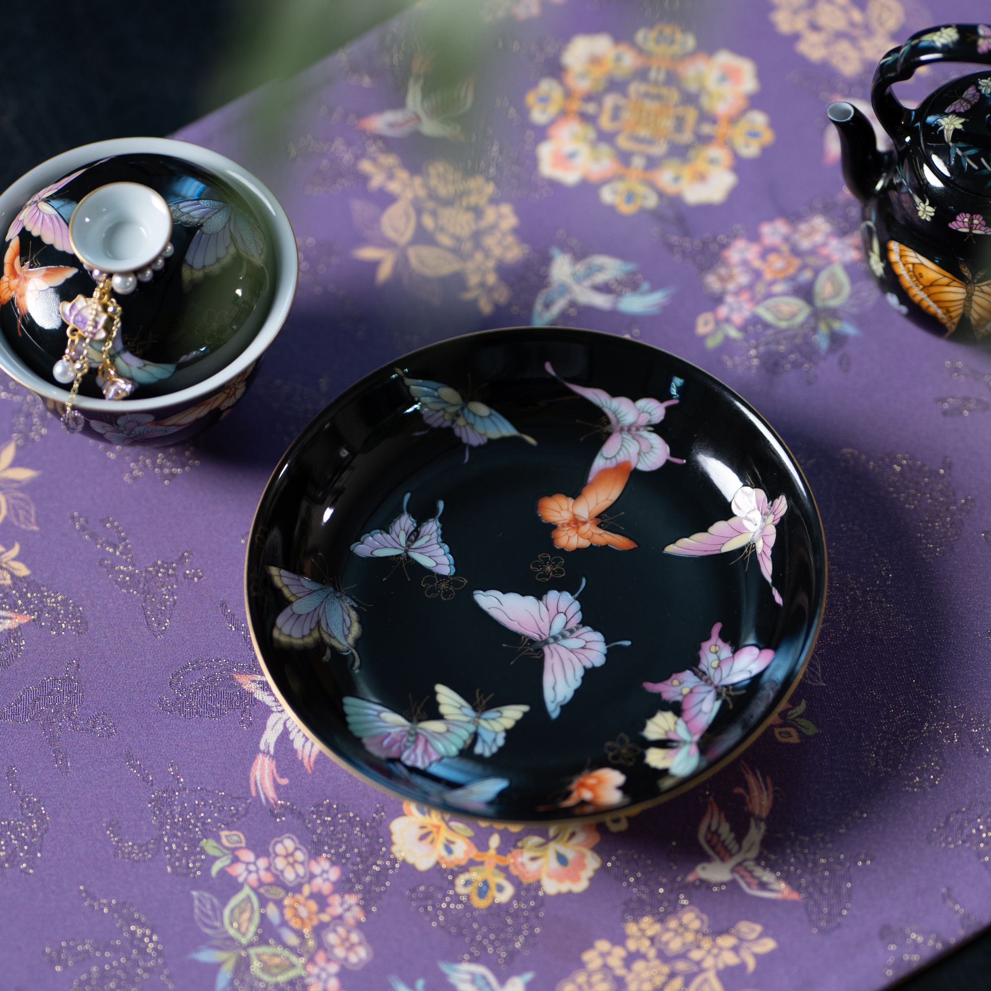 HYJ0024 和雲集   黑地百蝶壶承