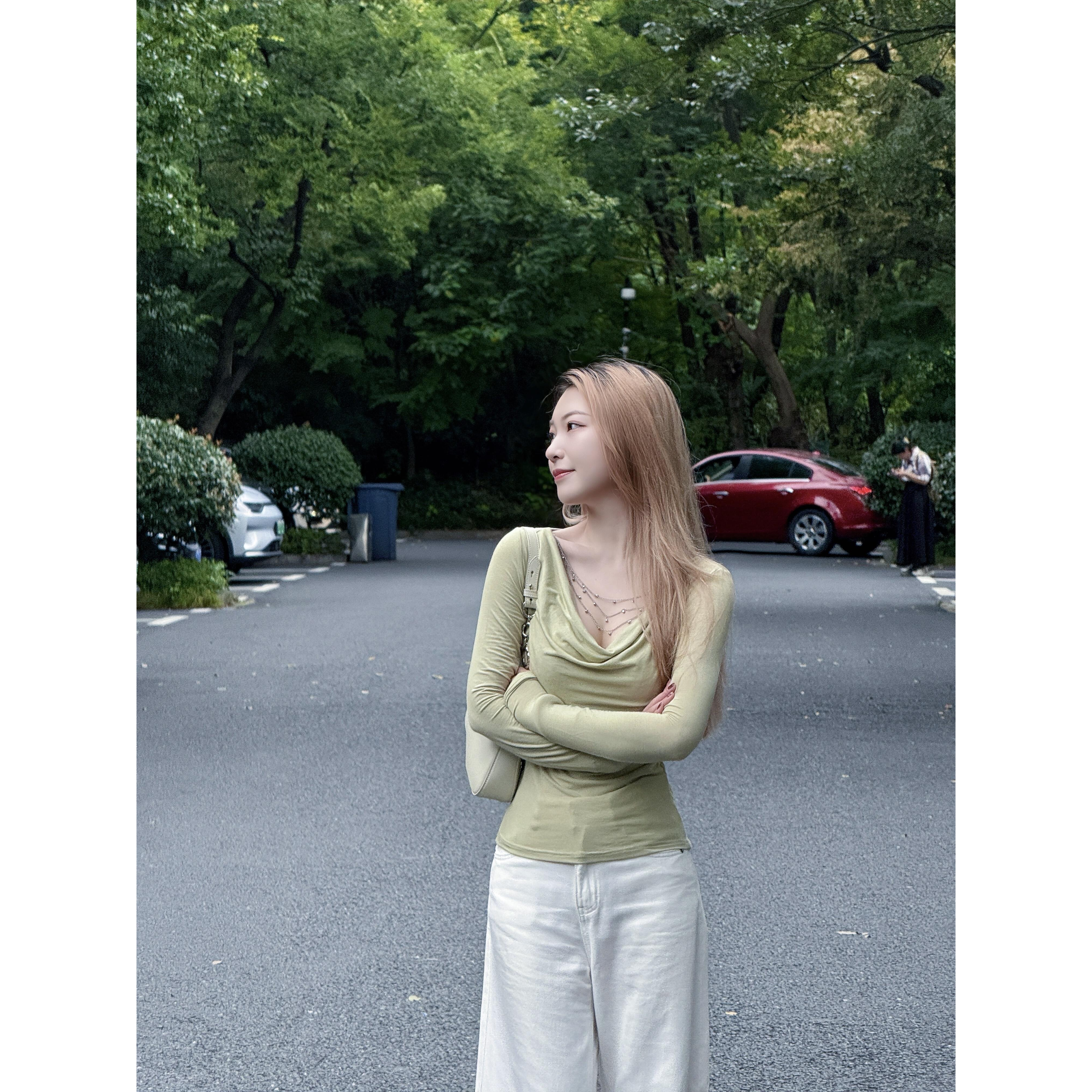 韩系纯欲风链条荡领长袖T恤女秋季新款修身显瘦设计感绝美上衣潮