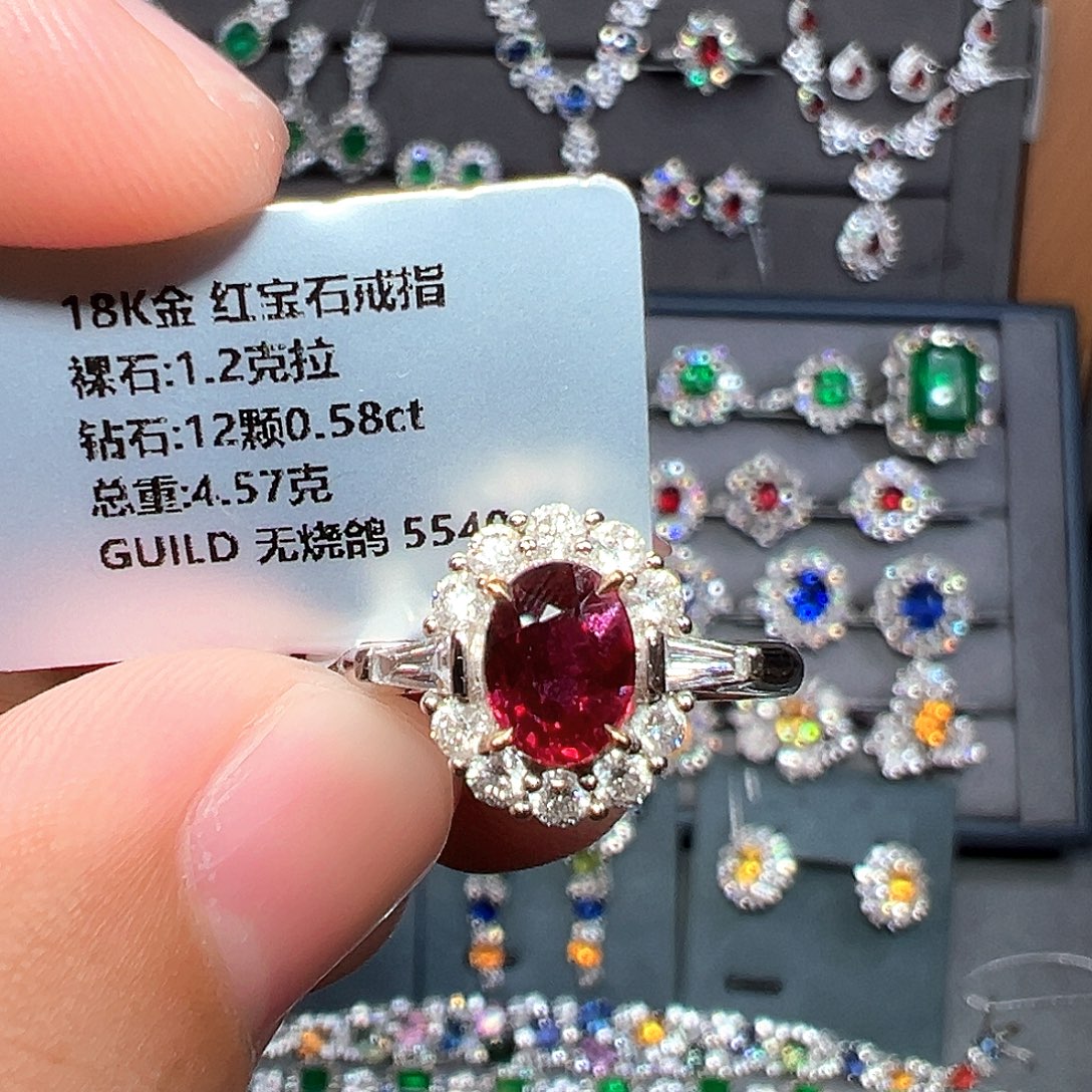 18K金镶嵌红宝石戒指