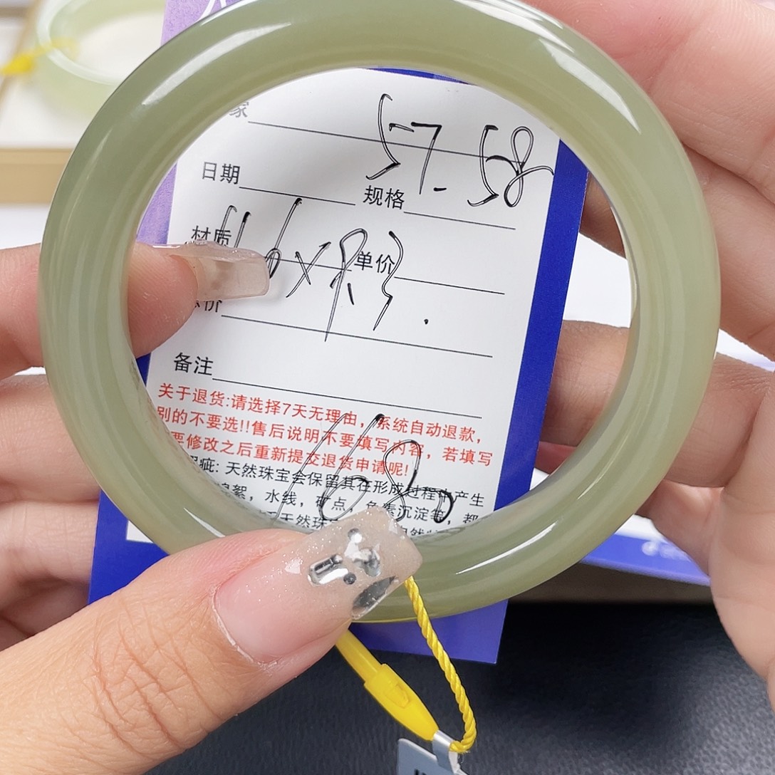 和田玉未镶嵌手镯