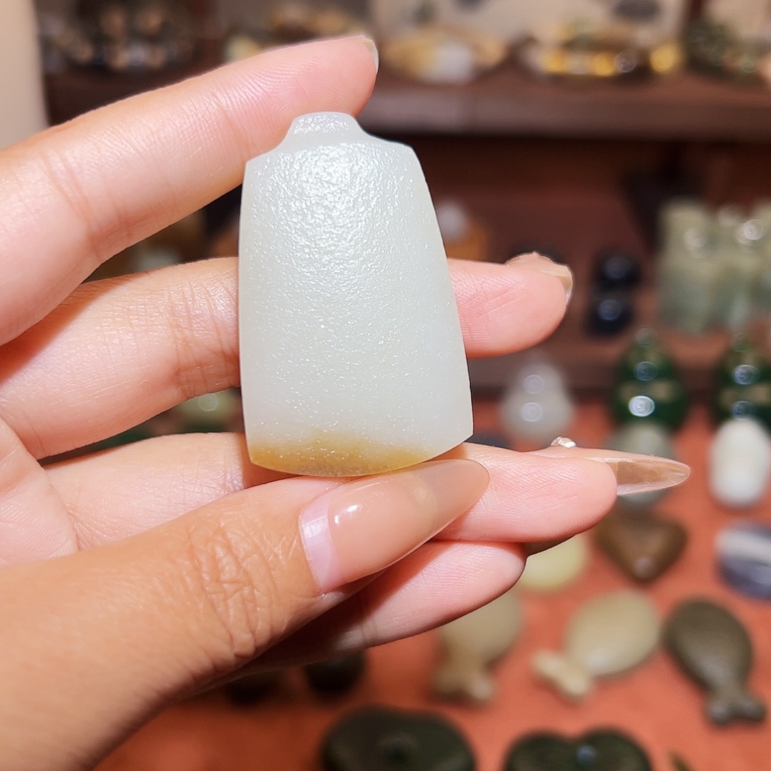 宥***桉和田玉未镶嵌颈饰