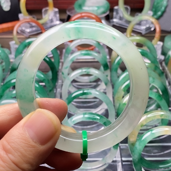 石英质玉手镯未镶嵌