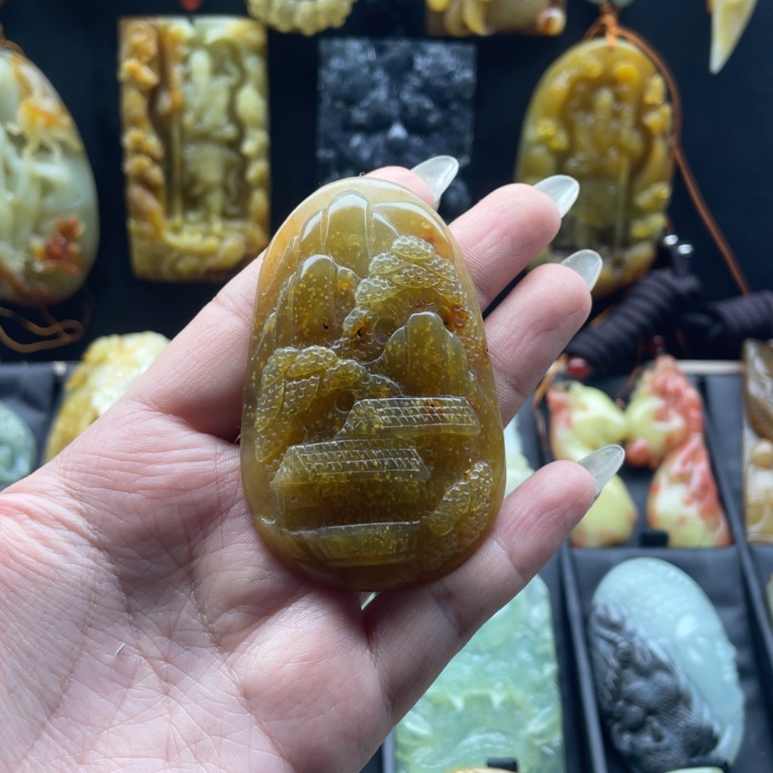 蛇纹石玉未镶嵌颈饰