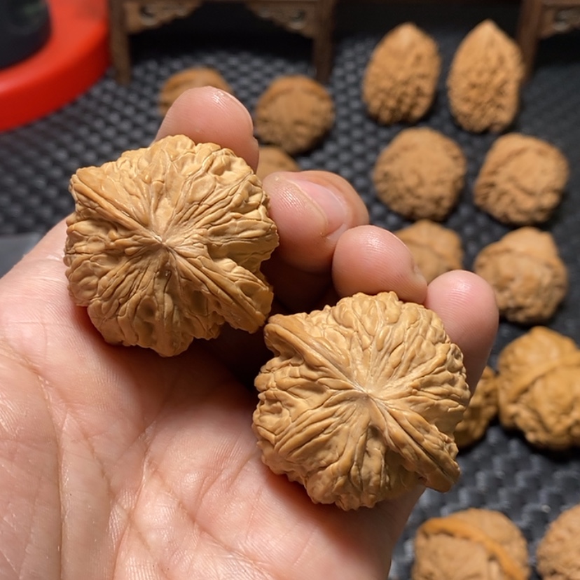 【闪购商品】文玩核桃吊坠41.5尺，全品磨盘