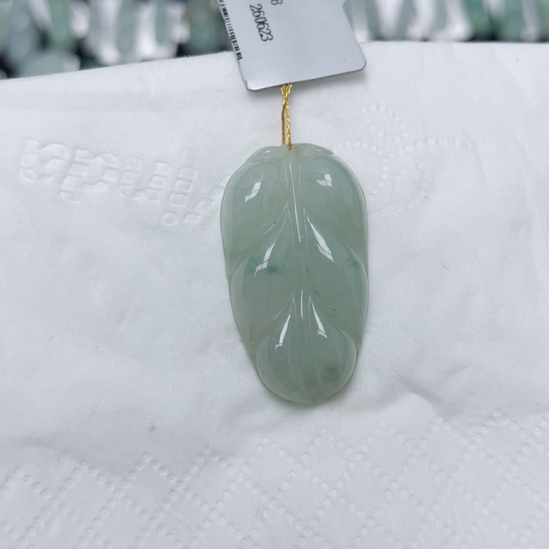 翡翠未镶嵌颈饰叶子
