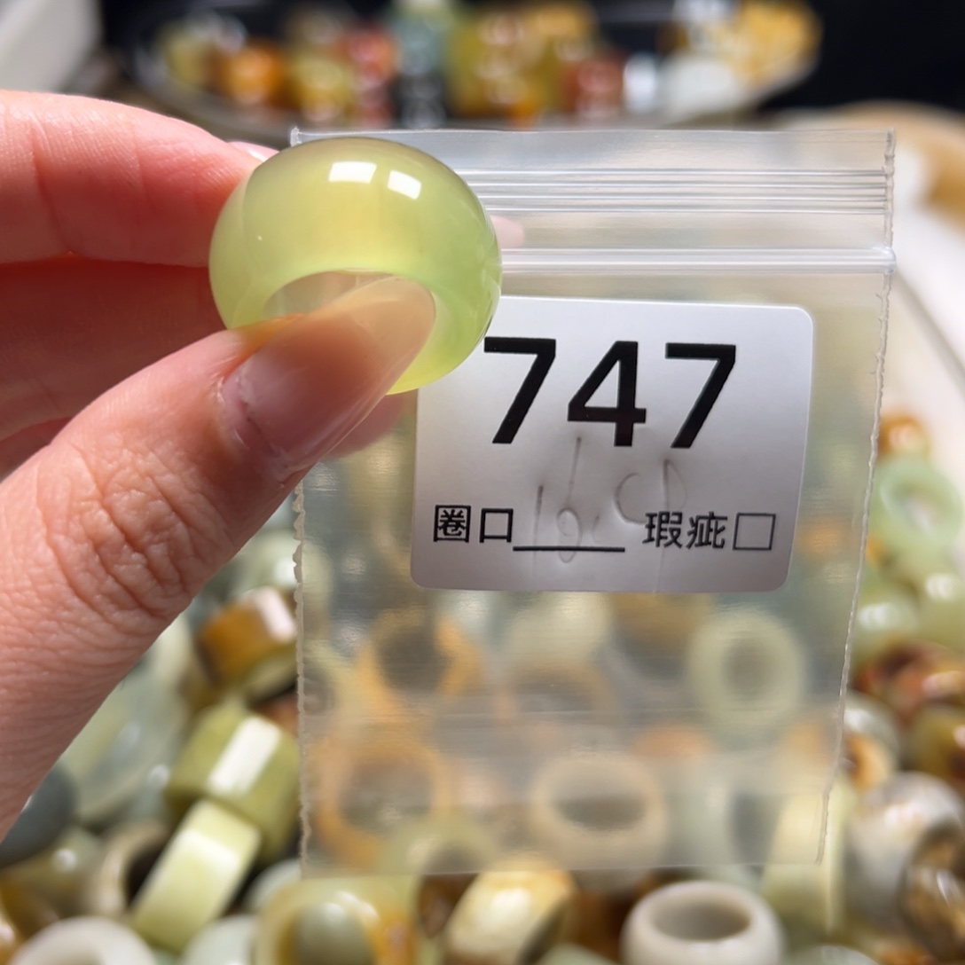 尛***楸蛇纹石玉未镶嵌戒指
