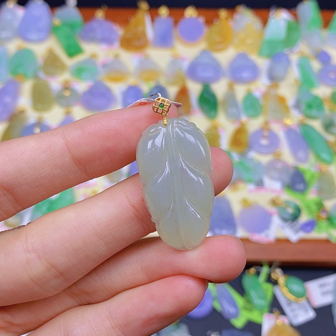 翡翠颈饰18K金镶嵌翡翠