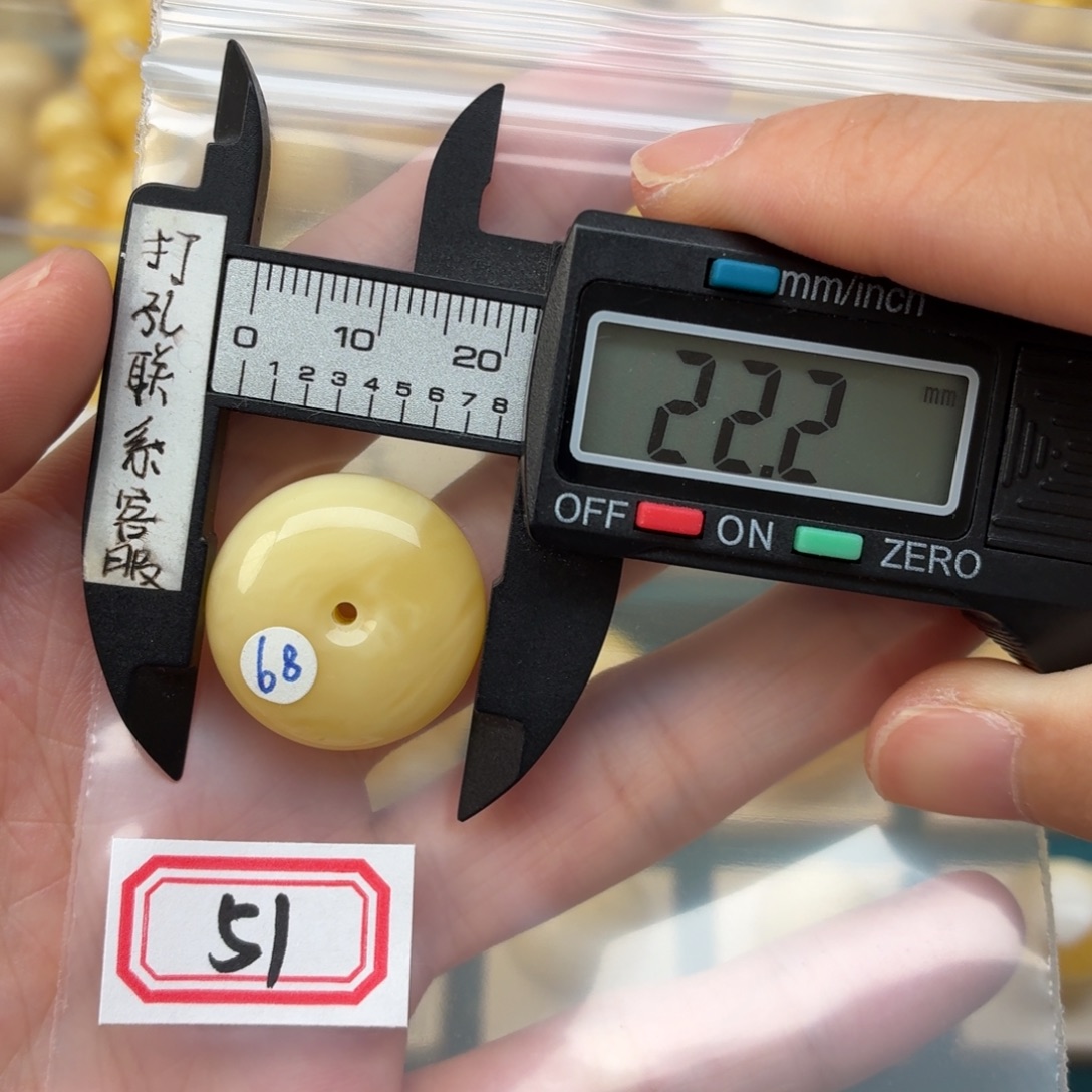 L***Y未镶嵌蜜蜡裸石蜜蜡