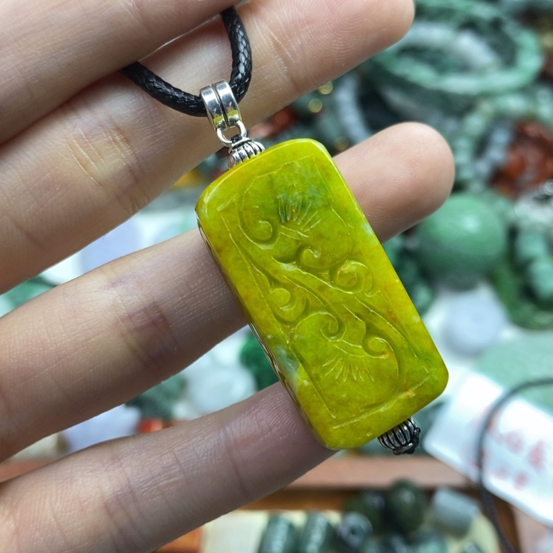 翡翠未镶嵌颈饰双*
