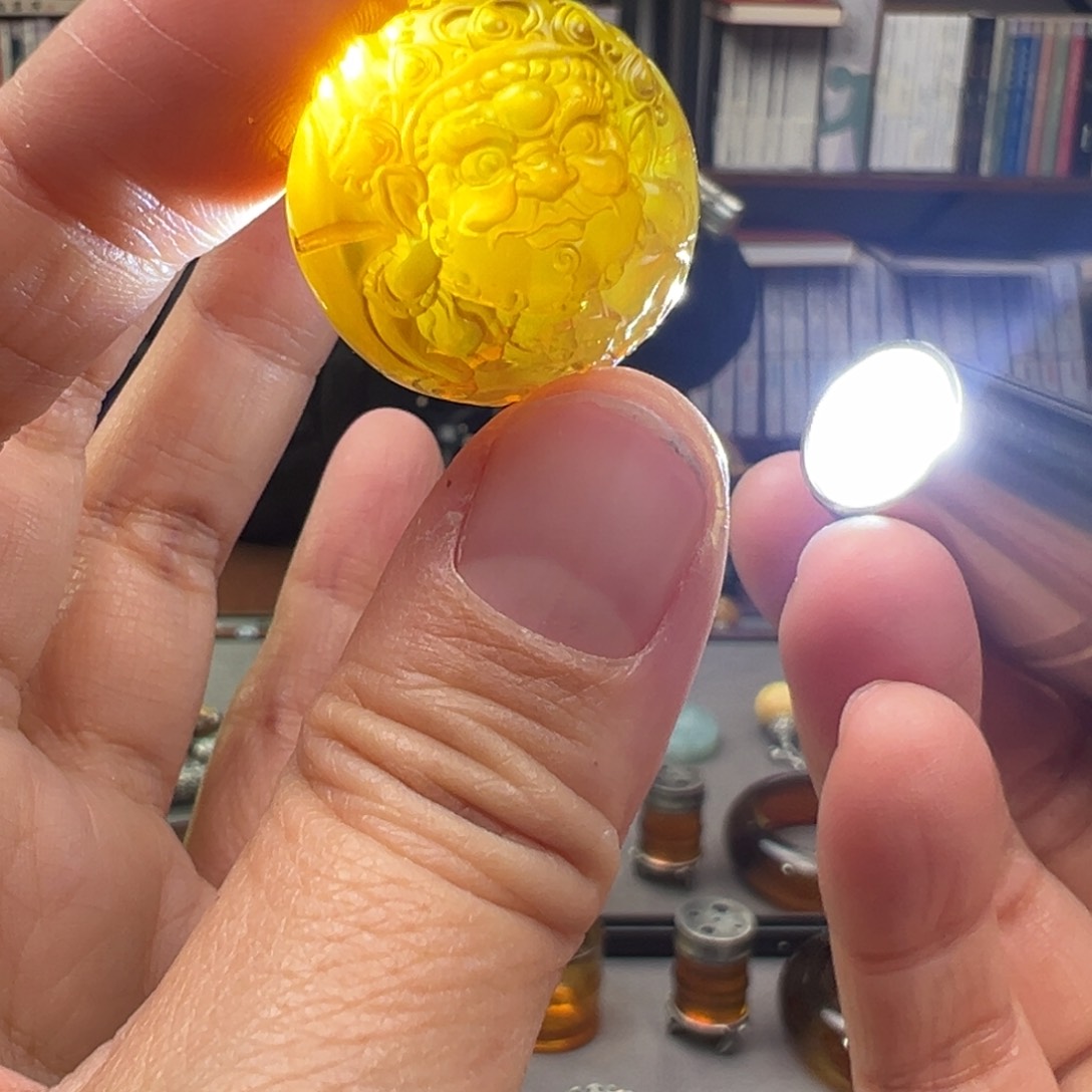 琥珀颈饰未镶嵌黄财