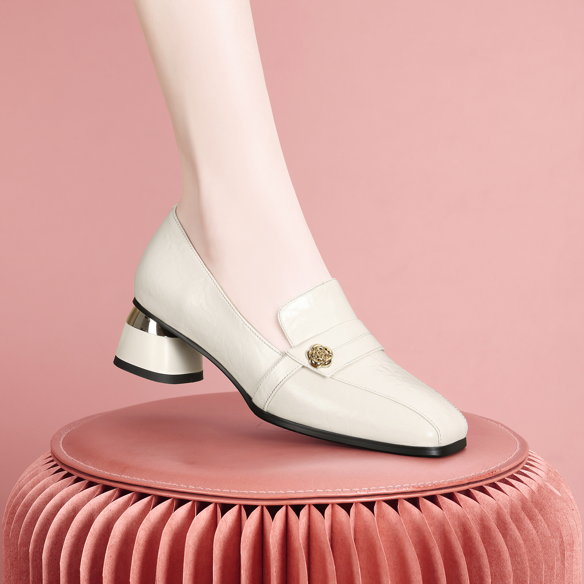 梵芮诗春季新款粗跟2025方头花朵装饰韩系气质街头通勤单鞋-1527