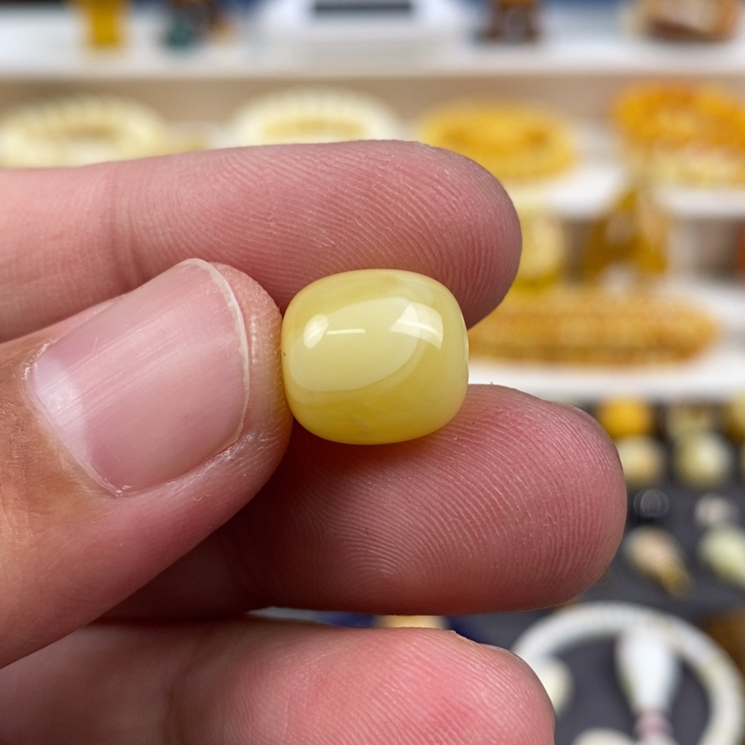 琥珀裸石未镶嵌配饰尺寸11.9