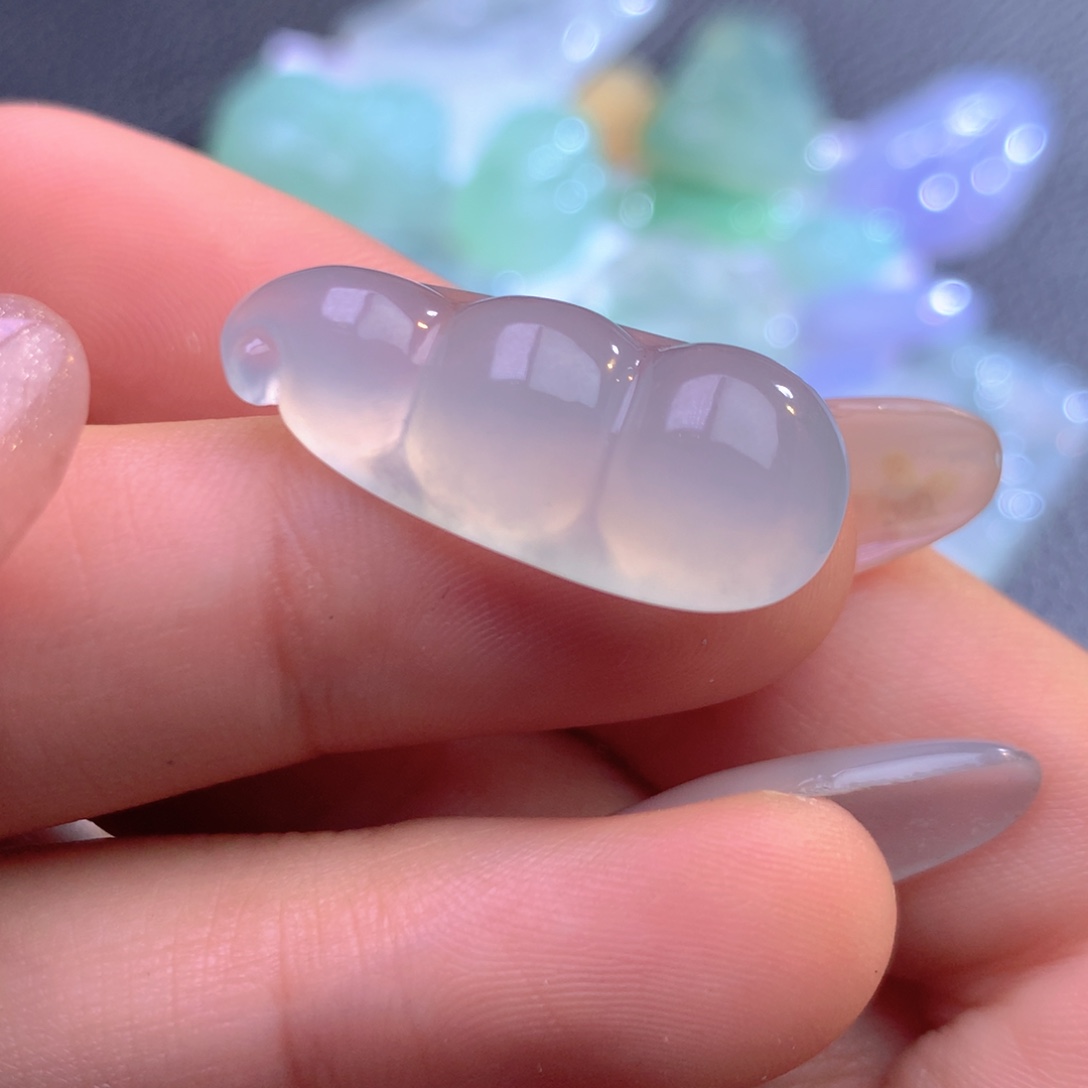 翡翠未镶嵌颈饰缅甸