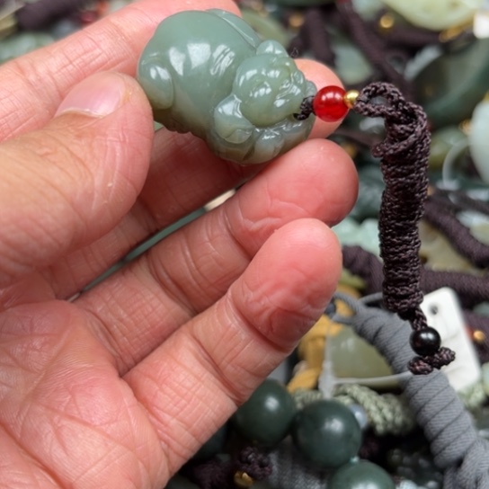 和田玉吊坠未镶嵌