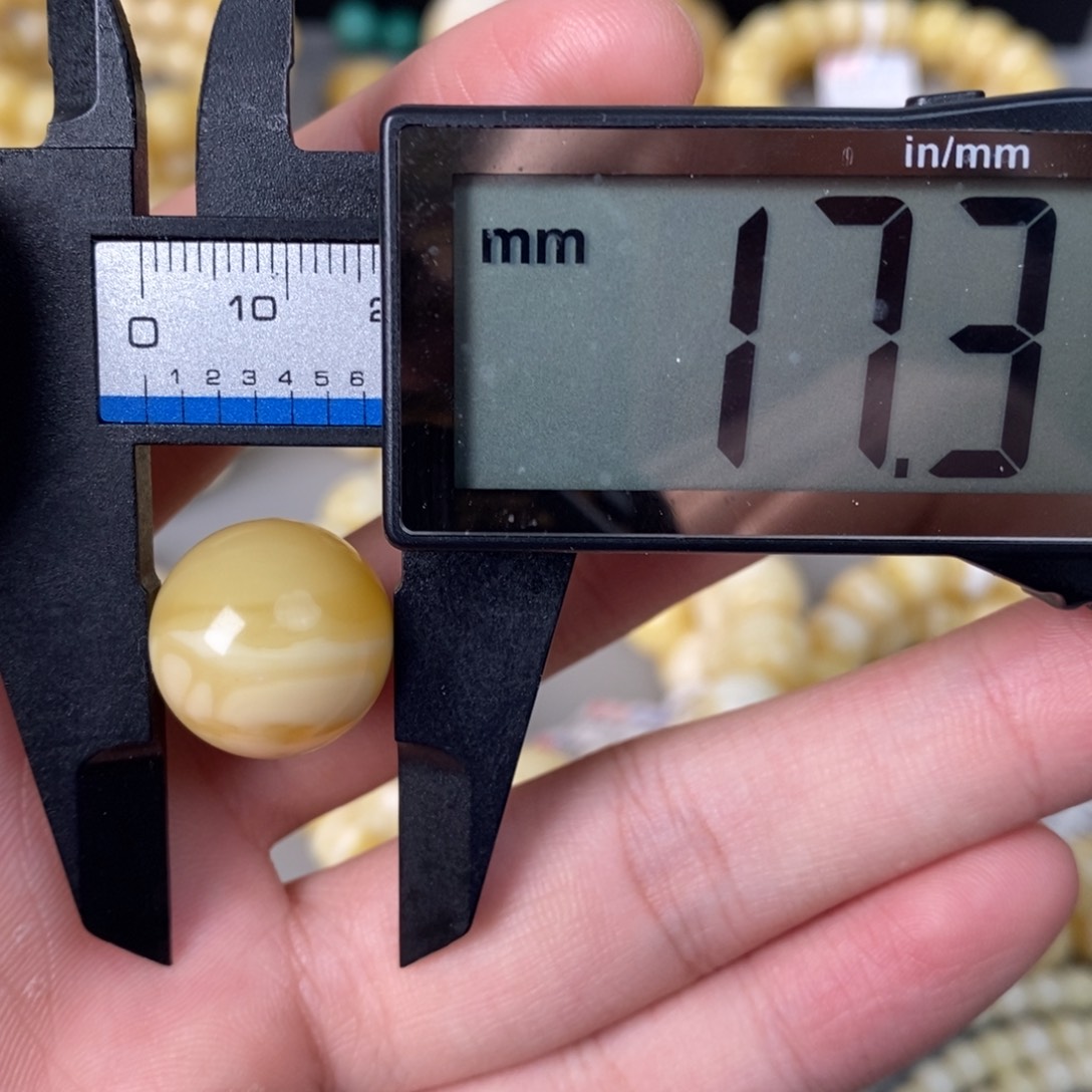 未镶嵌琥珀珠宝奇石