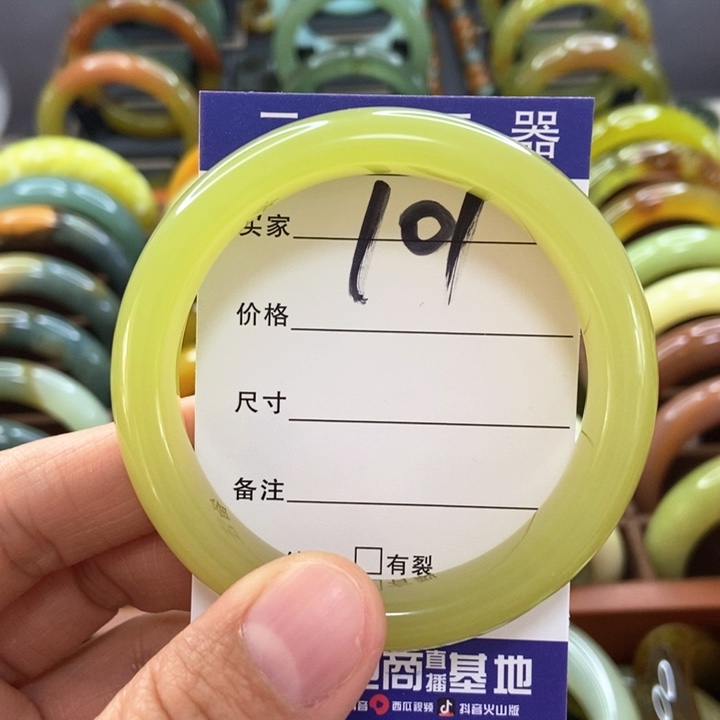 蛇纹石玉手镯未镶嵌威***人