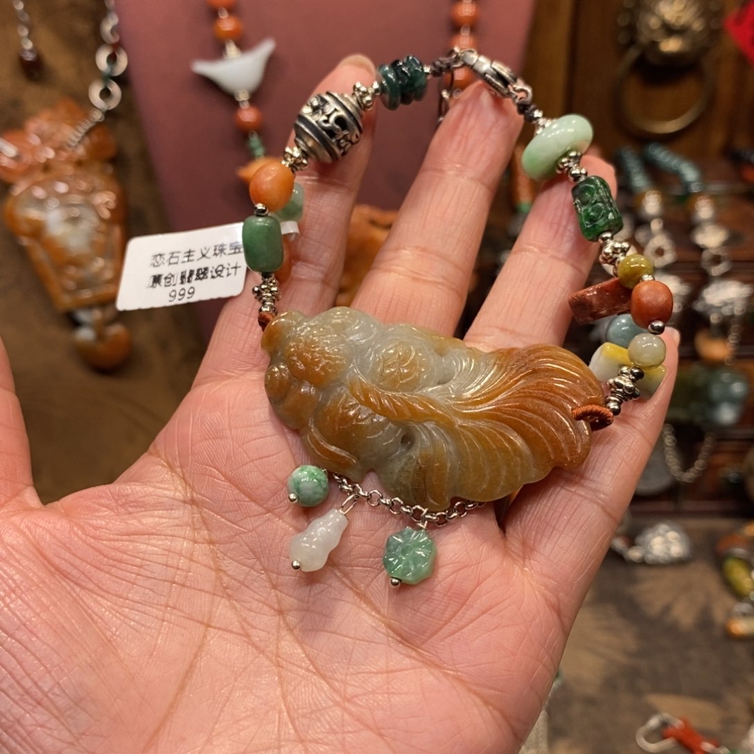 翡翠吊坠(赠链)未镶嵌