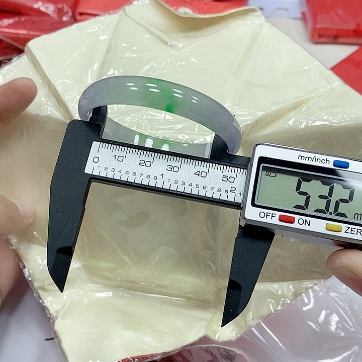 翡翠手镯未镶嵌221           