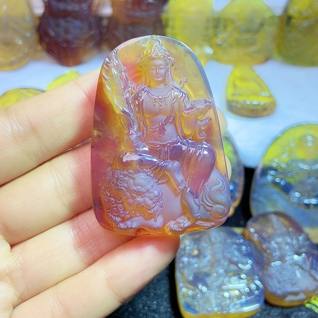 琥珀颈饰未镶嵌文殊菩萨