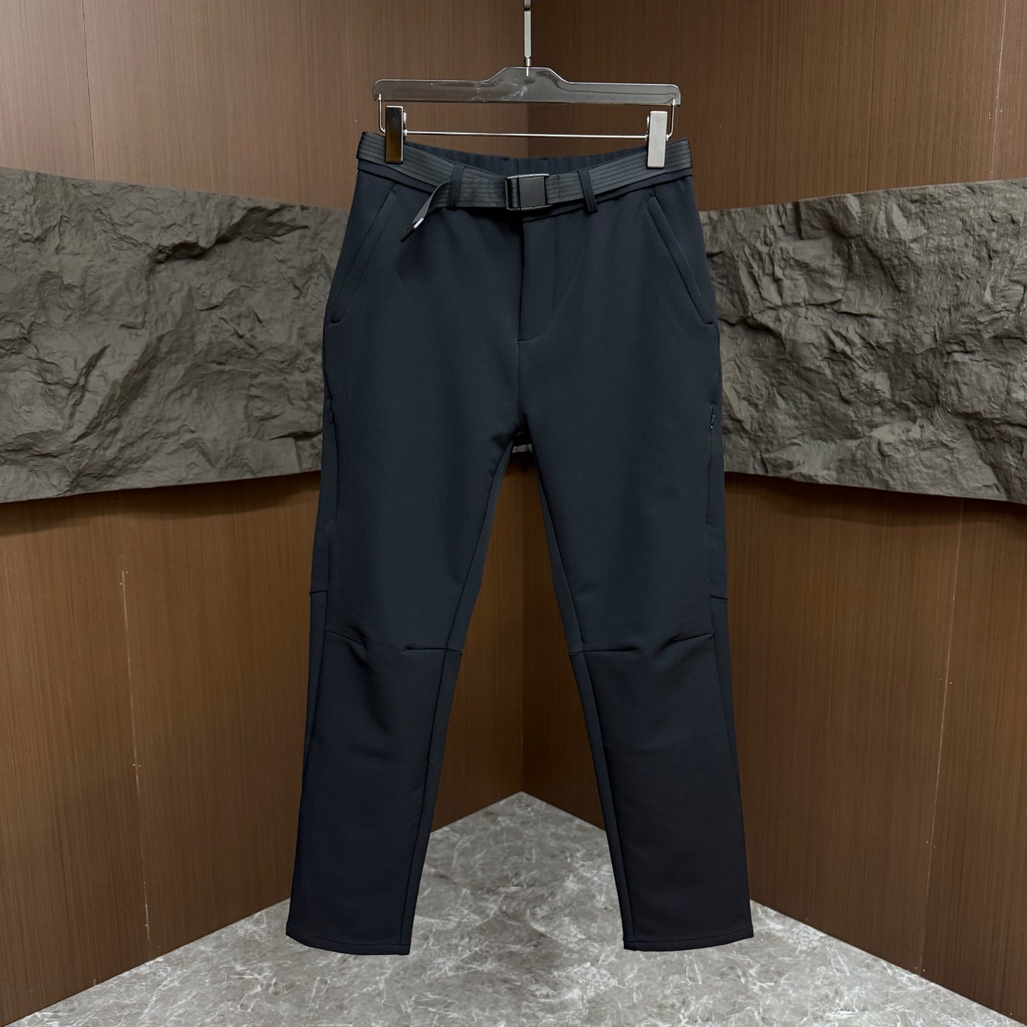 8135秋冬新款软壳裤纯色净版黑武士户外爆款冲锋裤直筒长裤