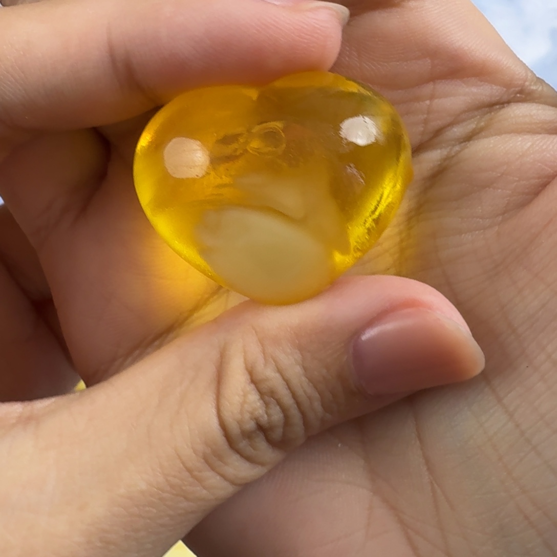 小***当琥珀未镶嵌珠宝奇石