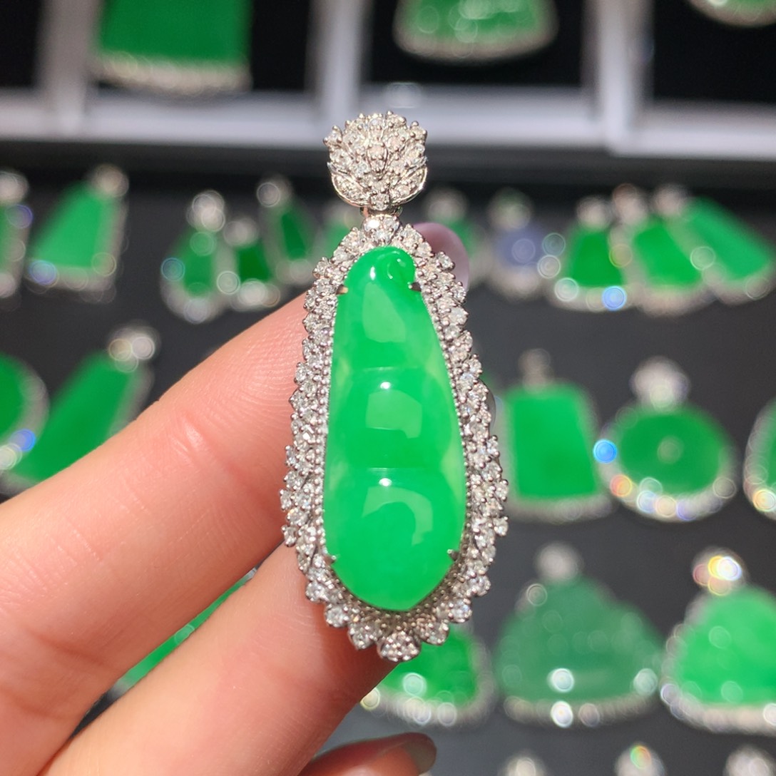 翡翠颈饰18K金镶嵌翡翠