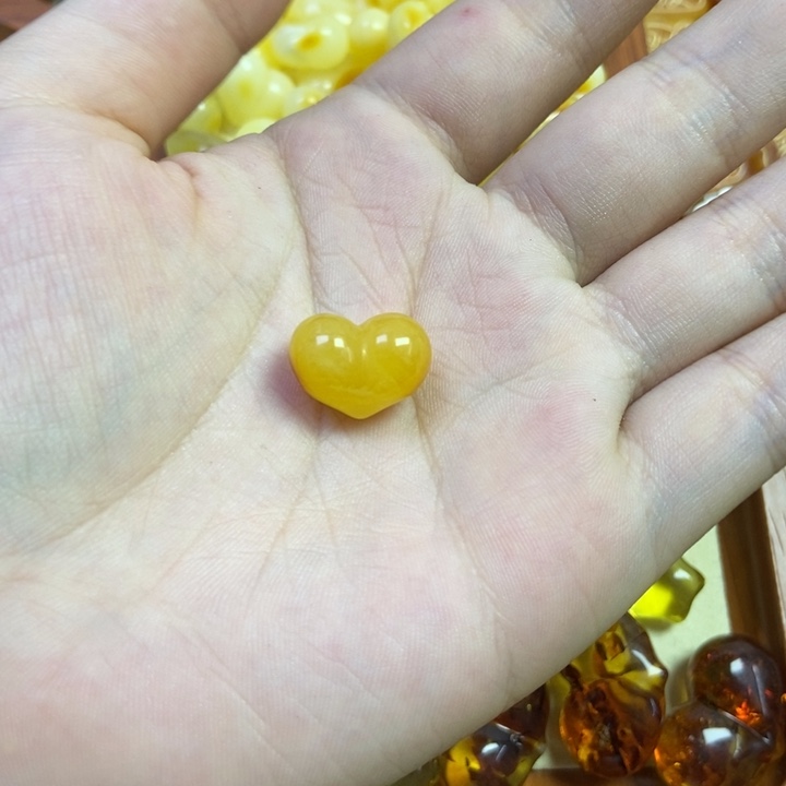 琥珀未镶嵌珠宝奇石屁桃