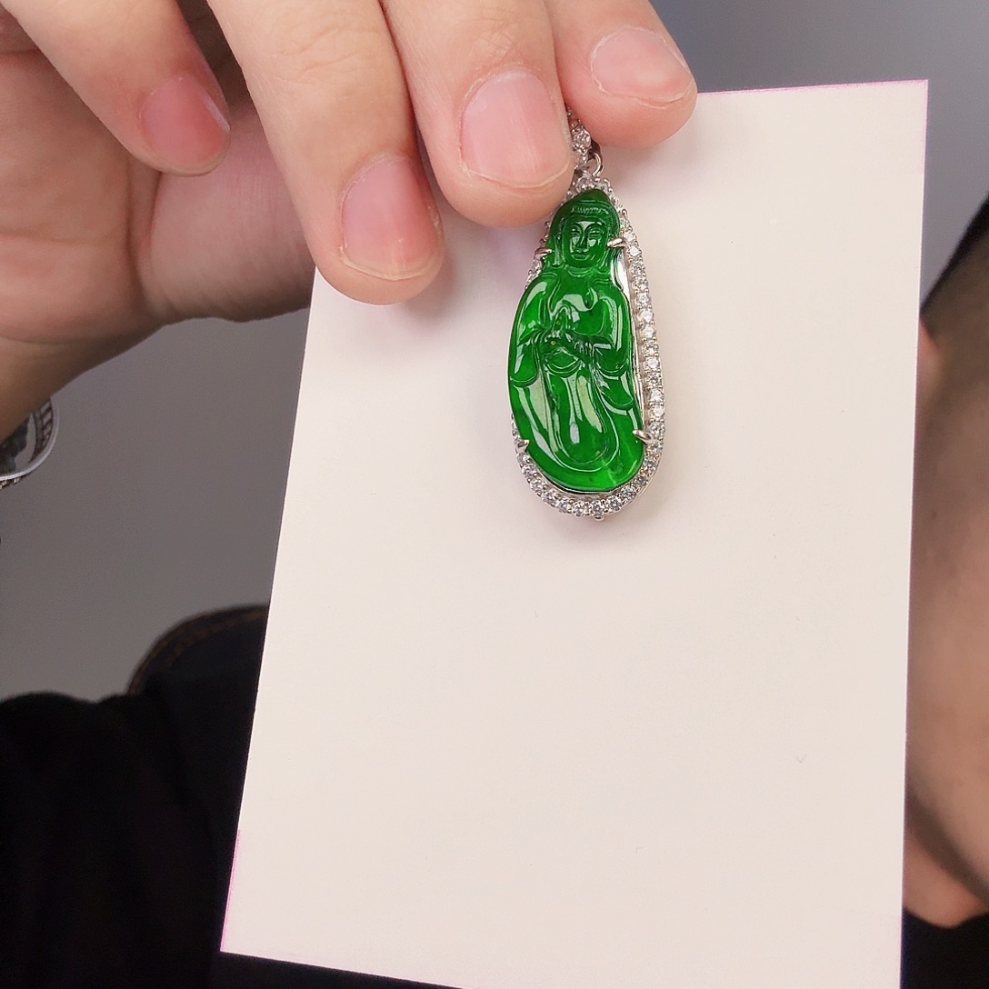 翡翠颈饰未镶嵌一件