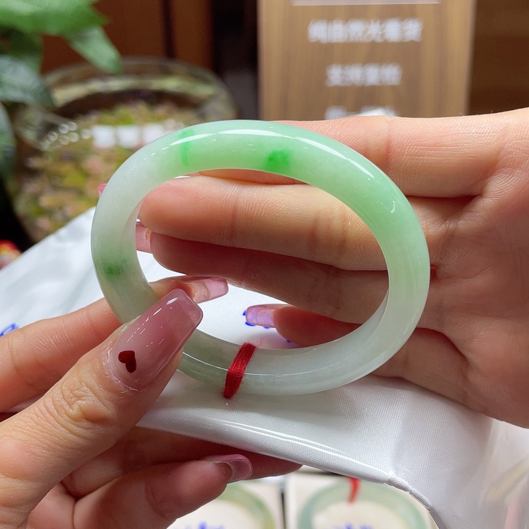 翡翠手镯未镶嵌可***?链接1