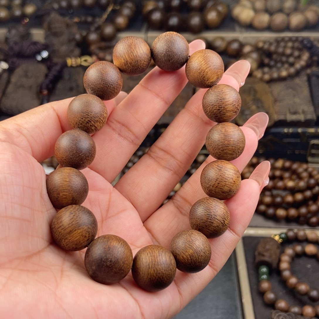 沉香手串凉**信越南白棋楠