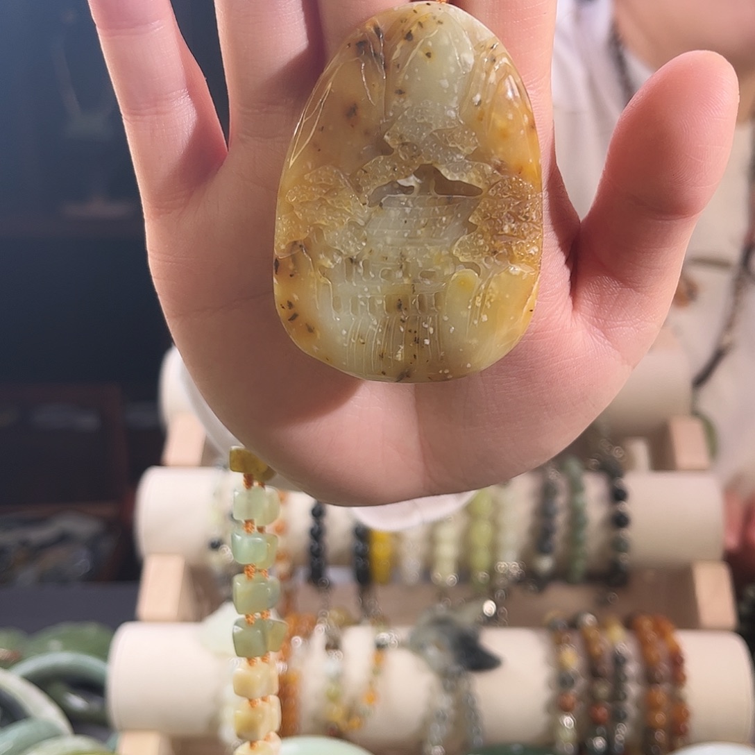 岫玉未镶嵌颈饰拍一发一