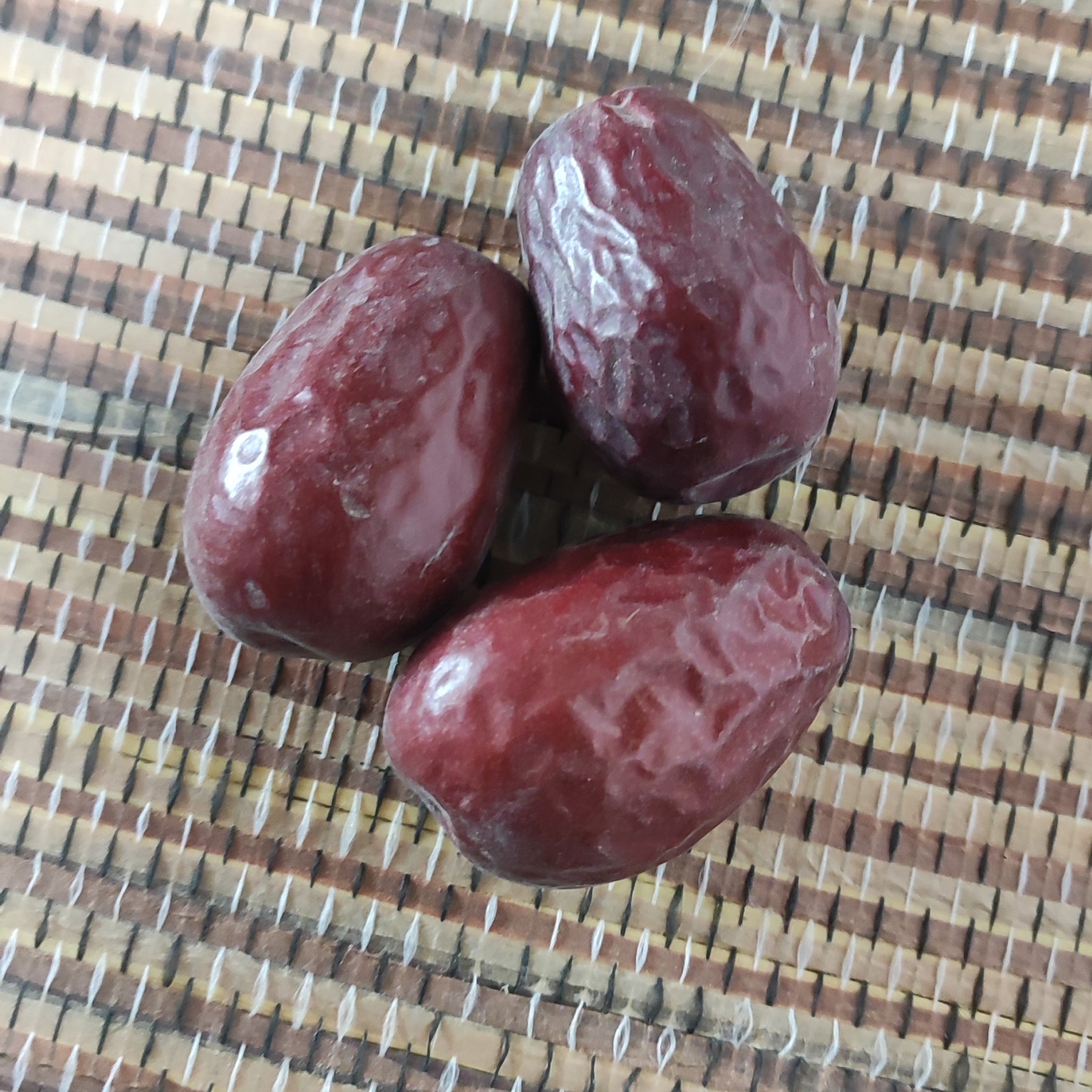 和田大枣带土吊干未清洗原生态沙漠枣新疆直发